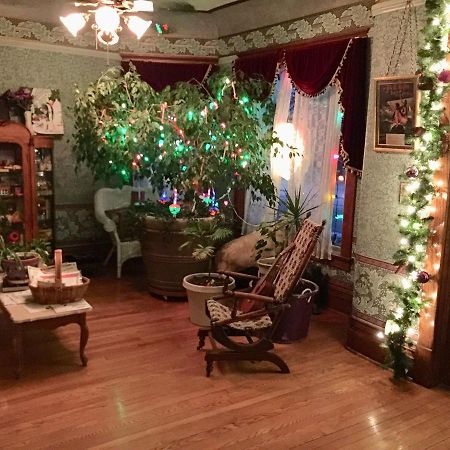 Scarlett House Victorian B & B Janesville Exteriör bild
