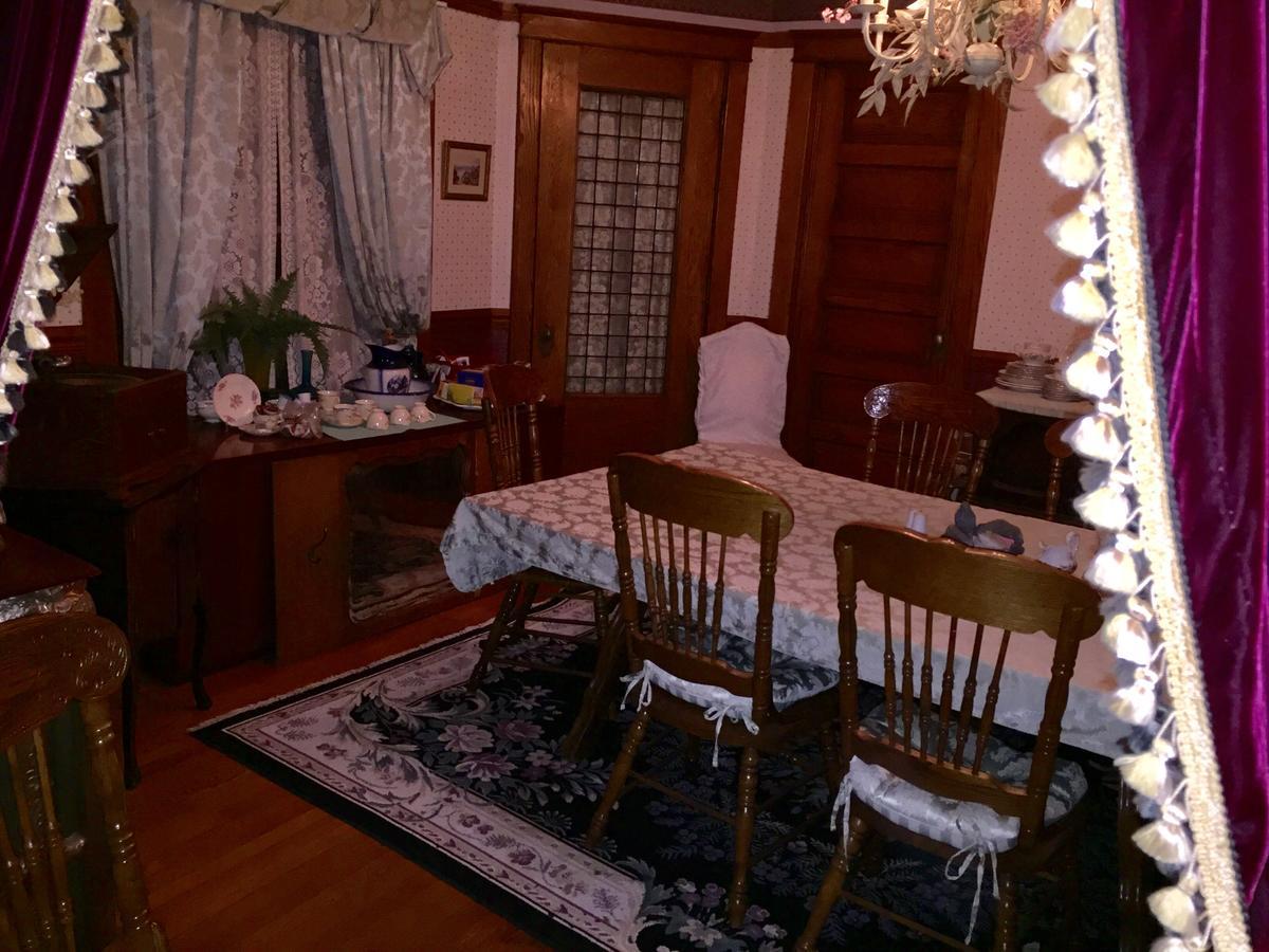 Scarlett House Victorian B & B Janesville Exteriör bild