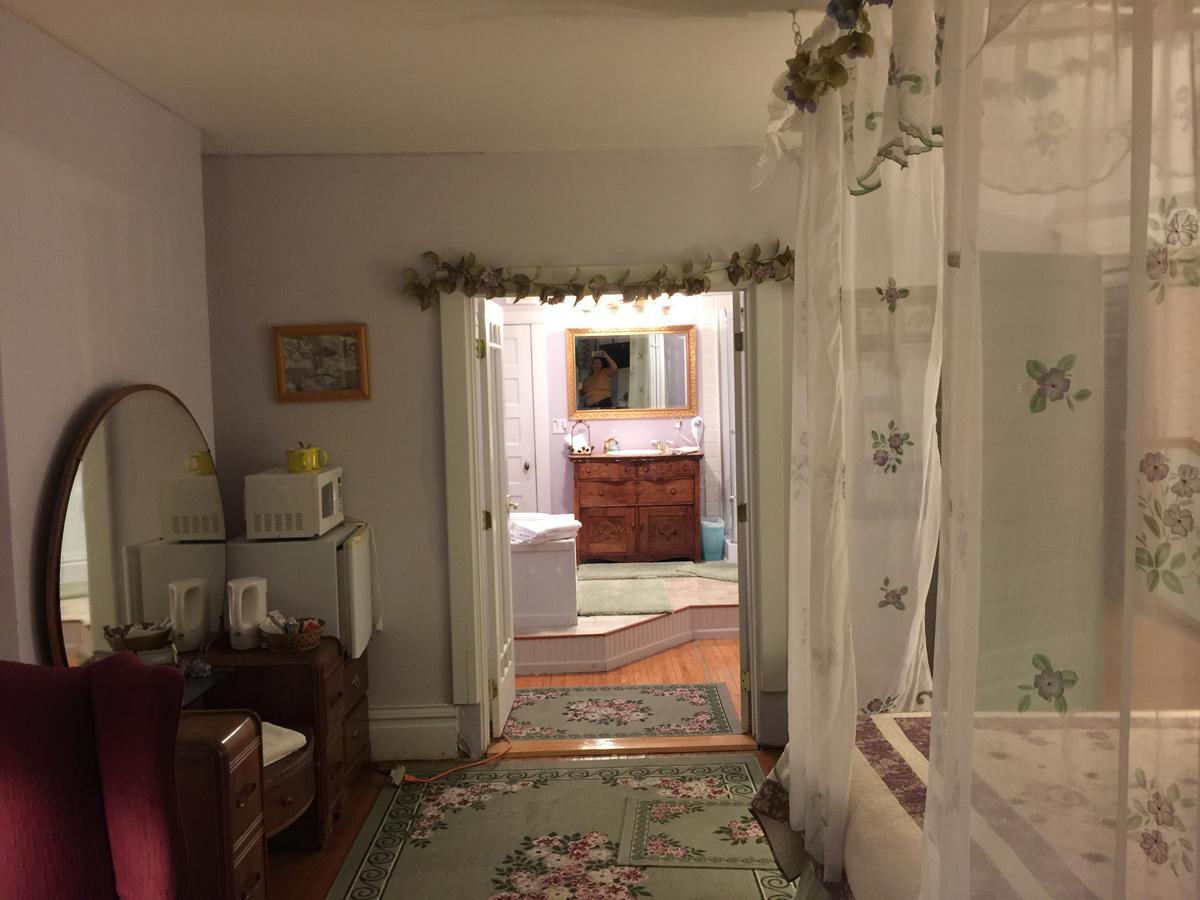 Scarlett House Victorian B & B Janesville Exteriör bild