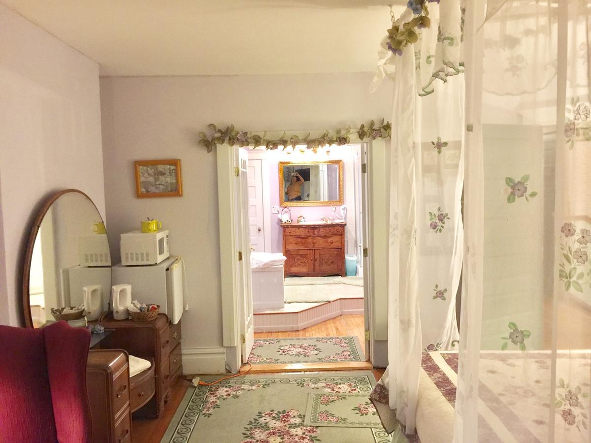 Scarlett House Victorian B & B Janesville Exteriör bild